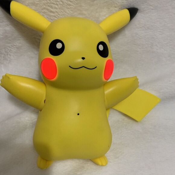 Pokémon Pikachu Train and Play Deluxe Interactive Action Figure 2023 - Picture 7 of 7